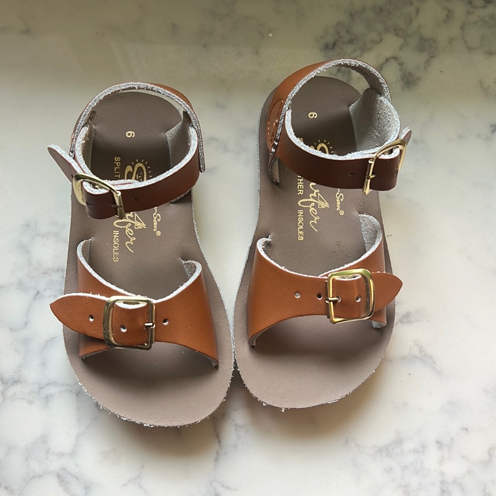EUC Toddler Salt Water Sandals, Size 6